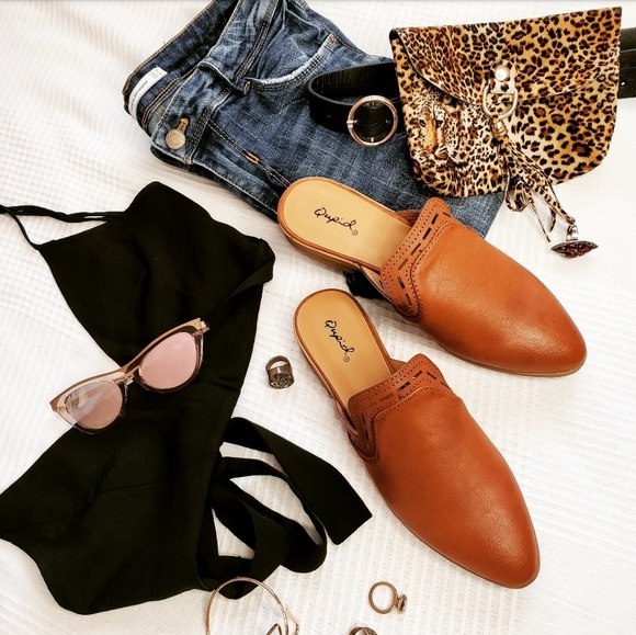 Shoes - 🆕️//The Cassidy// vegan leather mule flat tan